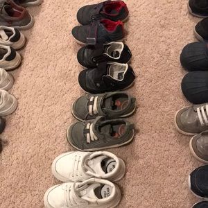 4 pairs of baby shoes